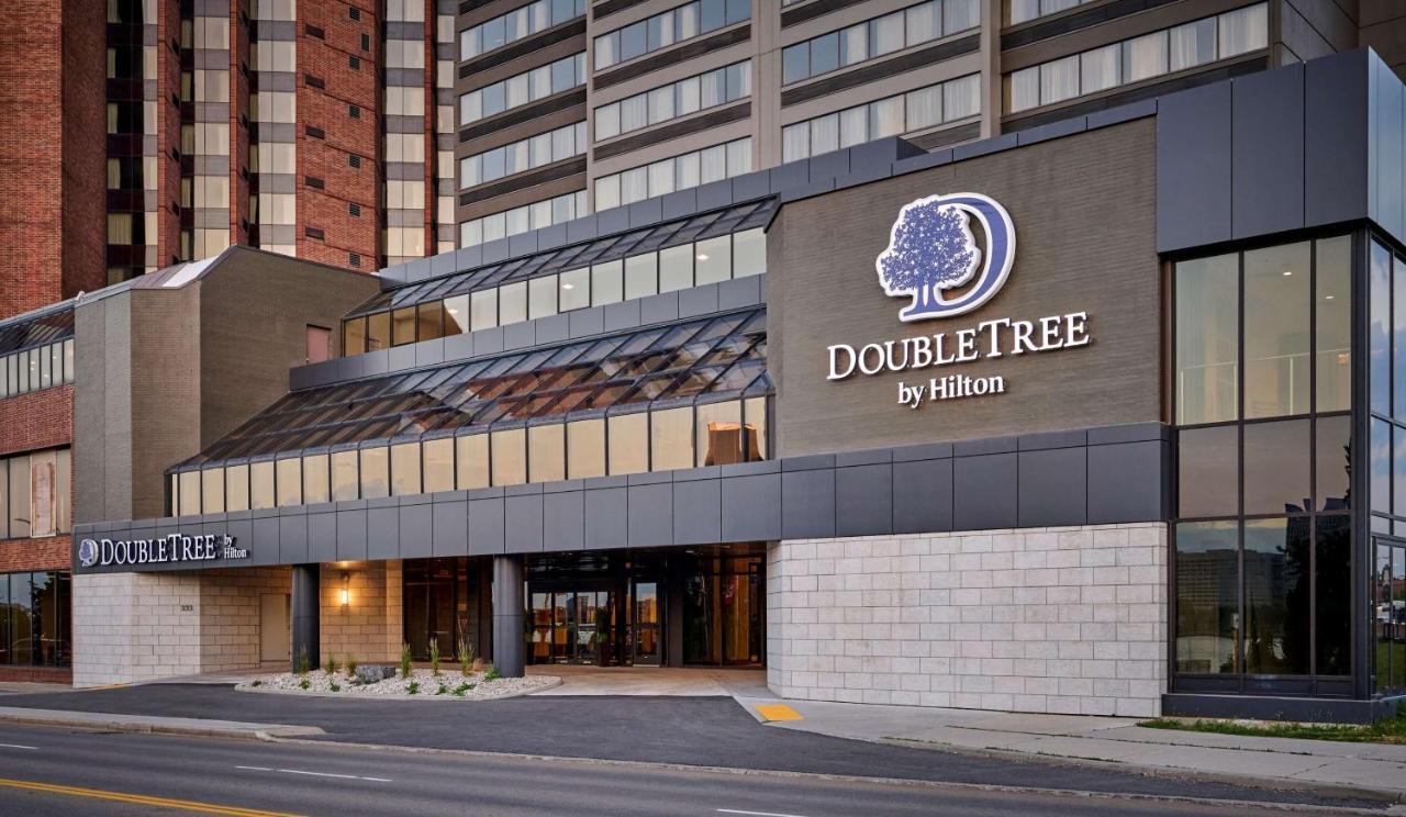 Doubletree By Hilton Windsor, On Hotel Exterior foto